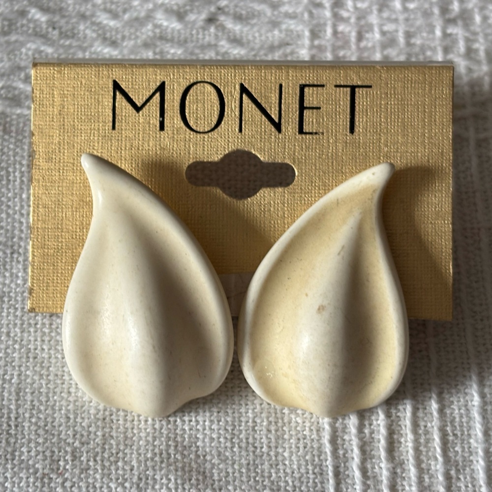 Vintag Monet Ivory Leaf Earrings